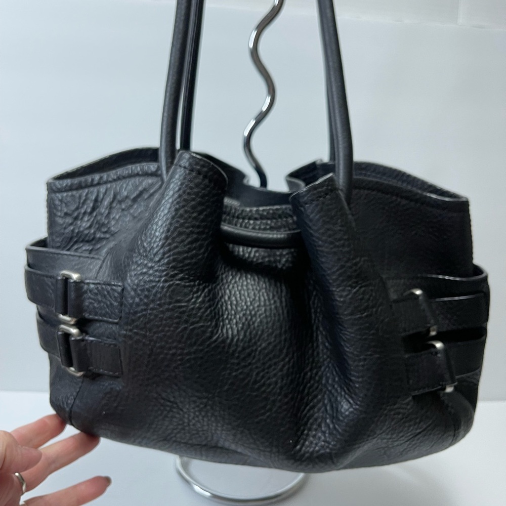 Beautiful Large Black Cole Haan Leather bag Satchel Outside pockets Magnetic